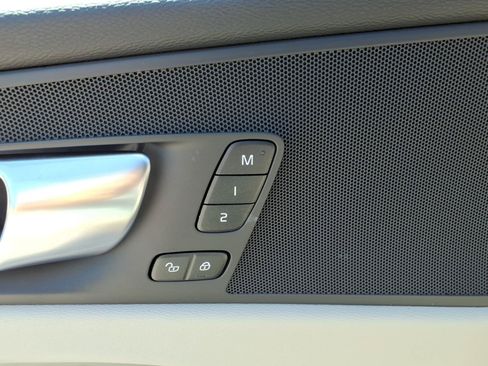 Certified 2024 Volvo XC60 B5 Plus w/ Protection Package Premier AWD/4WD image 17