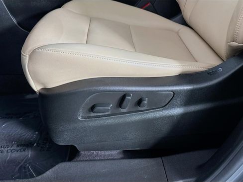 Used 2024 Cadillac XT4 Luxury w/ Cold Weather Package image 21