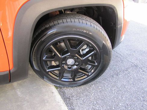 Used 2020 Jeep Renegade Latitude w/ Popular Equipment Group image 29