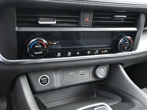 Used 2023 Nissan Rogue SV image 19