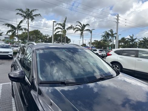 Used 2022 Volkswagen Tiguan SE image 8