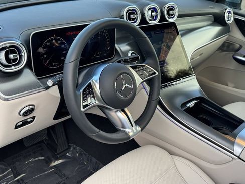 Used 2025 Mercedes-Benz GLC 350e 4MATIC image 17