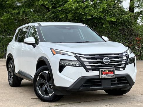Used 2024 Nissan Rogue SV AWD/4WD image 2