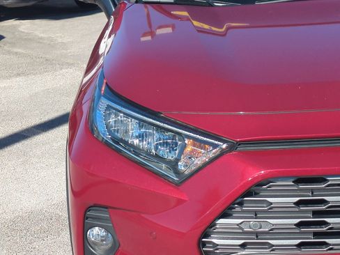 Used 2021 Toyota RAV4 Limited image 9