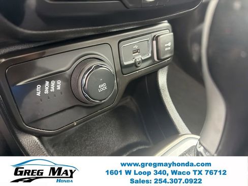 Used 2020 Jeep Renegade Limited w/ UConnect 8.4 Nav Group AWD/4WD image 17