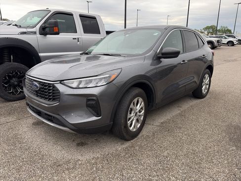 Used 2023 Ford Escape Active w/ Tech Pack #1 AWD/4WD image 4