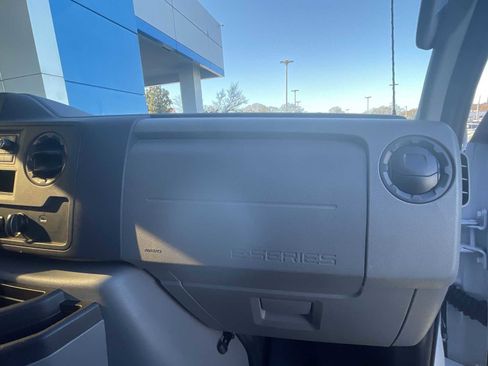 Used 2023 Ford E-350 and Econoline 350 Super Duty w/ Power Windows & Locks Group image 23
