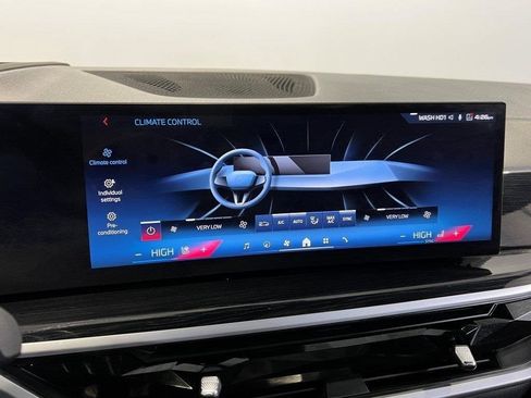 Used 2024 BMW X7 M60i w/ Executive Package image 45