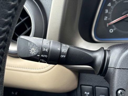 Used 2014 Toyota RAV4 Limited image 27