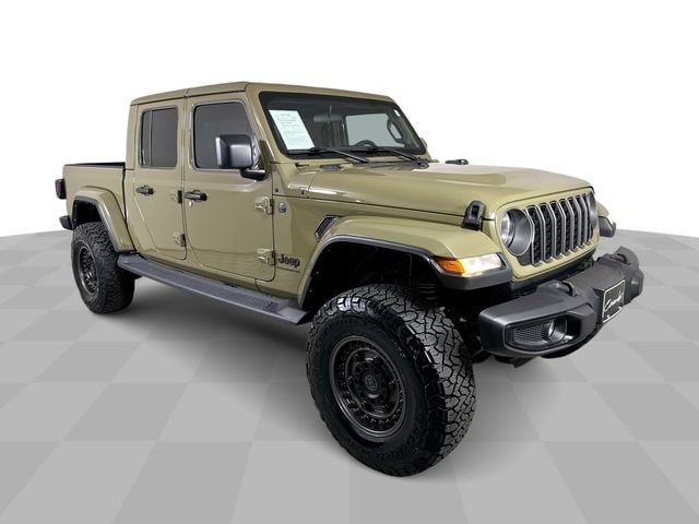 Used 2025 Jeep Gladiator Sport AWD/4WD image 2