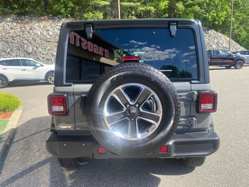 Used 2022 Jeep Wrangler Unlimited Sahara AWD/4WD image 30