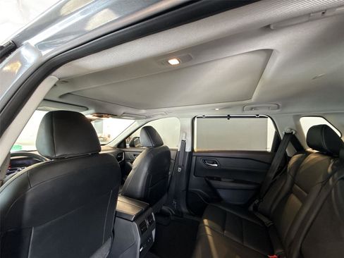 Used 2023 Nissan Rogue SL w/ SL Premium Package image 16