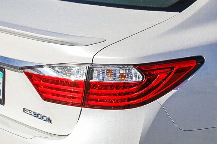 Used 2014 Lexus ES 300h w/ Premium Package w/Bamboo Trim FWD image 9