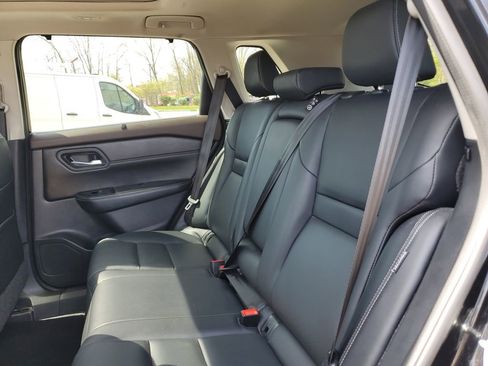 Used 2023 Nissan Rogue SL w/ SL Premium Package image 8