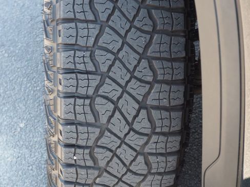 Used 2024 GMC Sierra 1500 AT4 w/ Technology Package AWD/4WD image 11