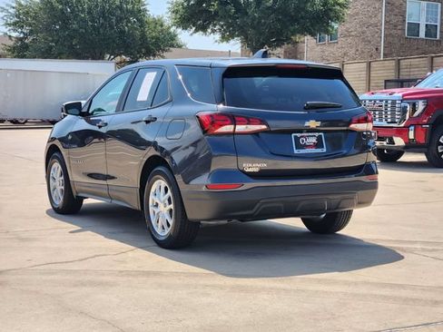 Used 2022 Chevrolet Equinox LS w/ LS Convenience Package FWD image 3