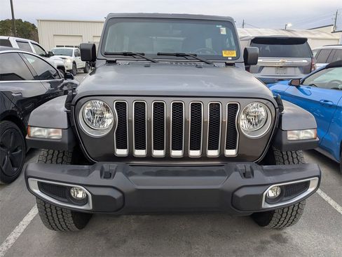 Used 2022 Jeep Wrangler Unlimited Sahara w/ Cold Weather Group image 13