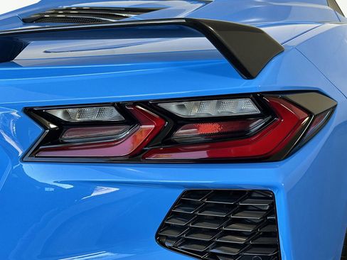 Used 2021 Chevrolet Corvette Stingray Convertible w/ Z51 Performance Package image 23