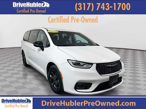 Used 2024 Chrysler Pacifica Limited image 1