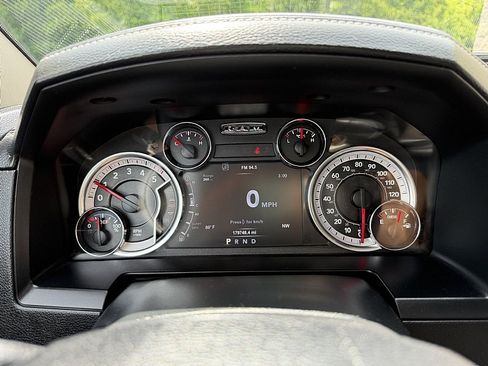 Used 2017 RAM 1500 Laramie w/ Convenience Group AWD/4WD image 16