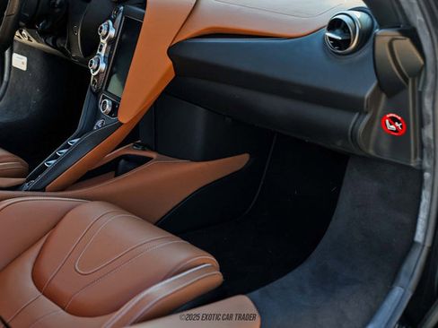 Used 2022 McLaren 720S Spider image 28
