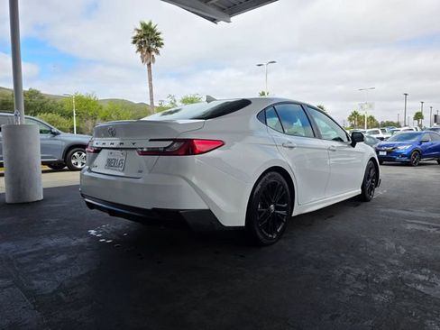 Used 2025 Toyota Camry SE FWD image 9