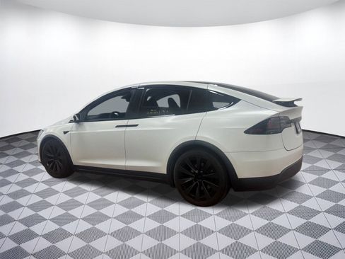 Used 2023 Tesla Model X image 2