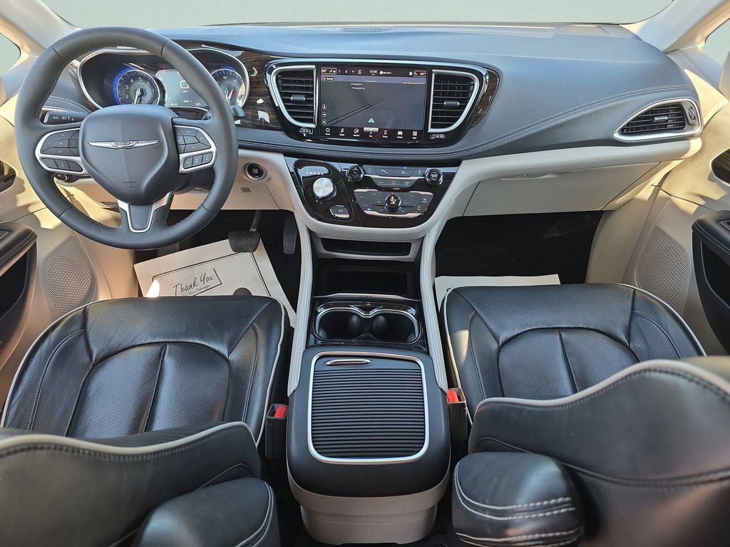 Used 2024 Chrysler Pacifica Limited FWD image 18