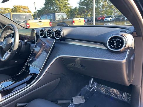 Used 2025 Mercedes-Benz C 300 Sedan image 23