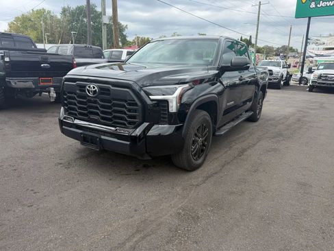 Used 2022 Toyota Tundra SR5 w/ Convenience Package image 3