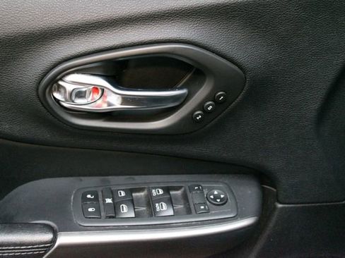 Used 2020 Jeep Cherokee Limited AWD/4WD image 17