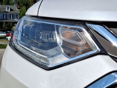 Certified 2021 Chevrolet Traverse Premier AWD/4WD image 28
