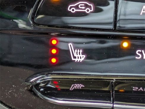 Used 2023 Buick Envision Essence image 25