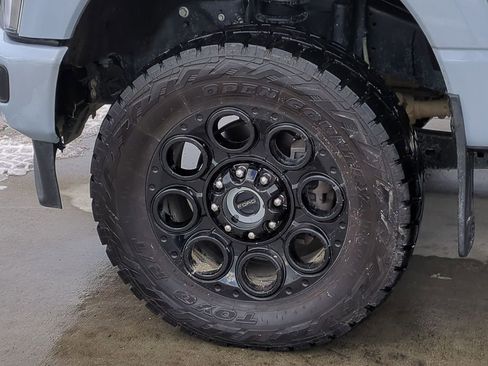 Certified 2025 Ford F350 Lariat w/ Black Appearance Package image 14