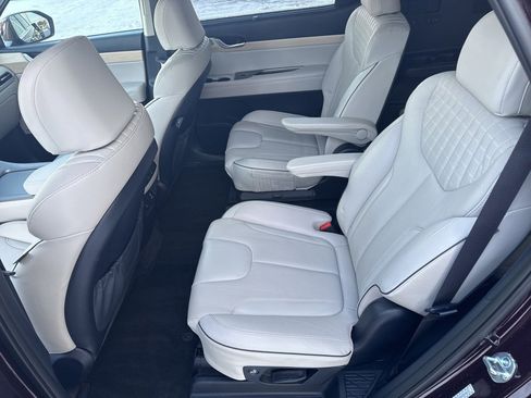 Used 2023 Hyundai Palisade Limited w/ Cargo Package image 12