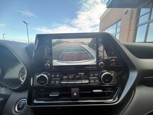 Used 2020 Toyota Highlander XLE image 29