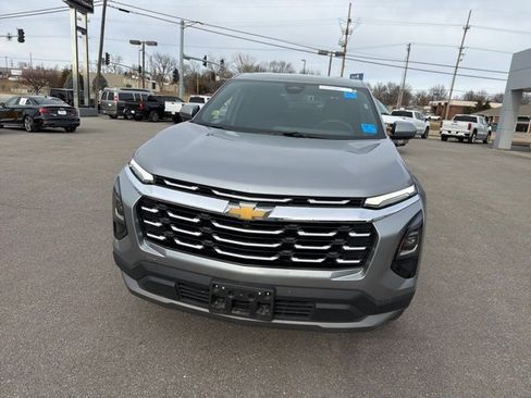 Used 2025 Chevrolet Equinox LT image 6