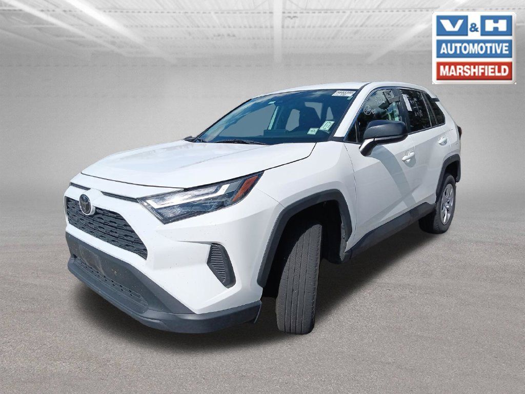 Used 2025 Toyota RAV4 LE AWD/4WD image 8