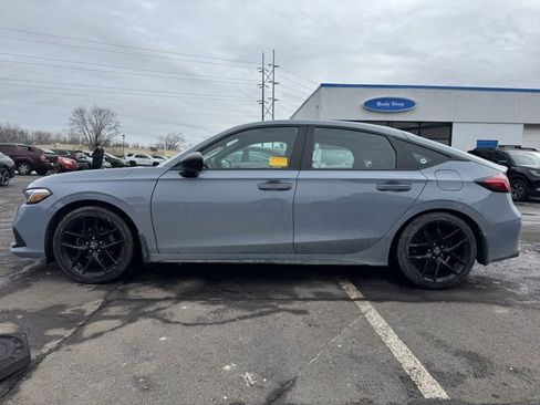 Used 2023 Honda Civic Sport image 5