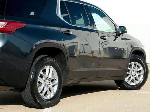 Used 2021 Chevrolet Traverse LT AWD/4WD image 37