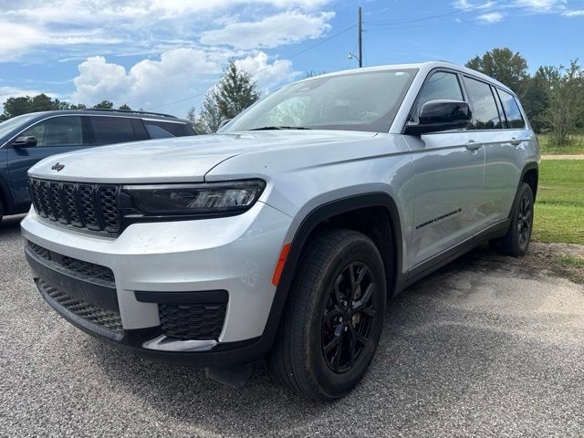 Used 2025 Jeep Grand Cherokee L Altitude RWD image 17