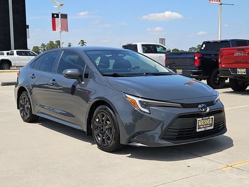 Used 2023 Toyota Corolla LE FWD image 3