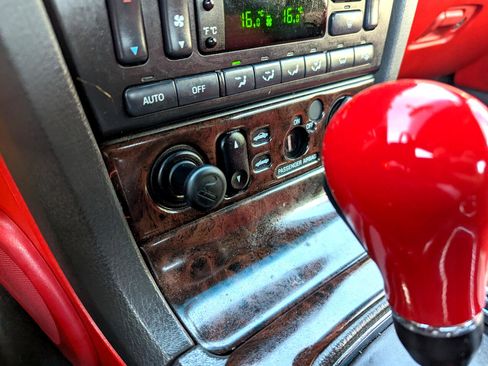 Used 2002 Ford Thunderbird image 30