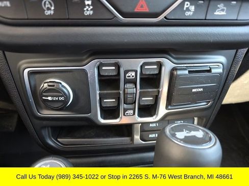 Used 2025 Jeep Wrangler Unlimited Sahara image 34