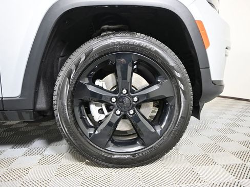 Used 2025 Jeep Grand Cherokee L Limited w/ Black Appearance Package image 11