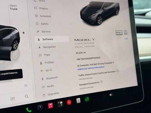 Used 2023 Tesla Model Y Long Range AWD/4WD image 40