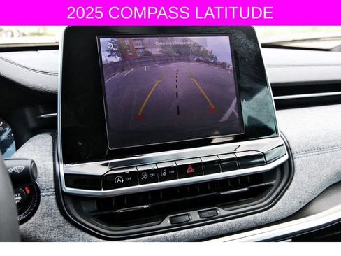 Used 2025 Jeep Compass Latitude image 25