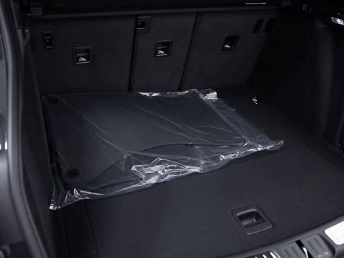 Certified 2025 Porsche Macan image 31