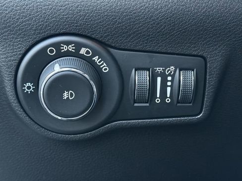 Used 2024 Jeep Compass Latitude image 25