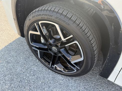 New 2026 Volkswagen Tiguan SEL R-Line image 7